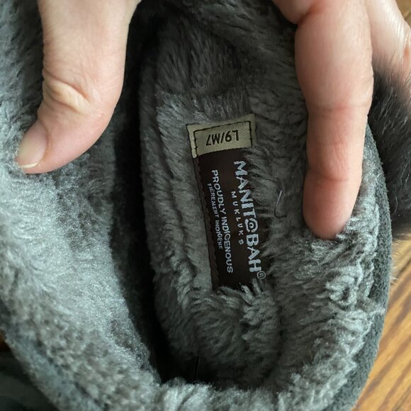 Manitobah Charcoal Short Boots Women's Size 9/Men's Size 7 - Picture 7 of 7